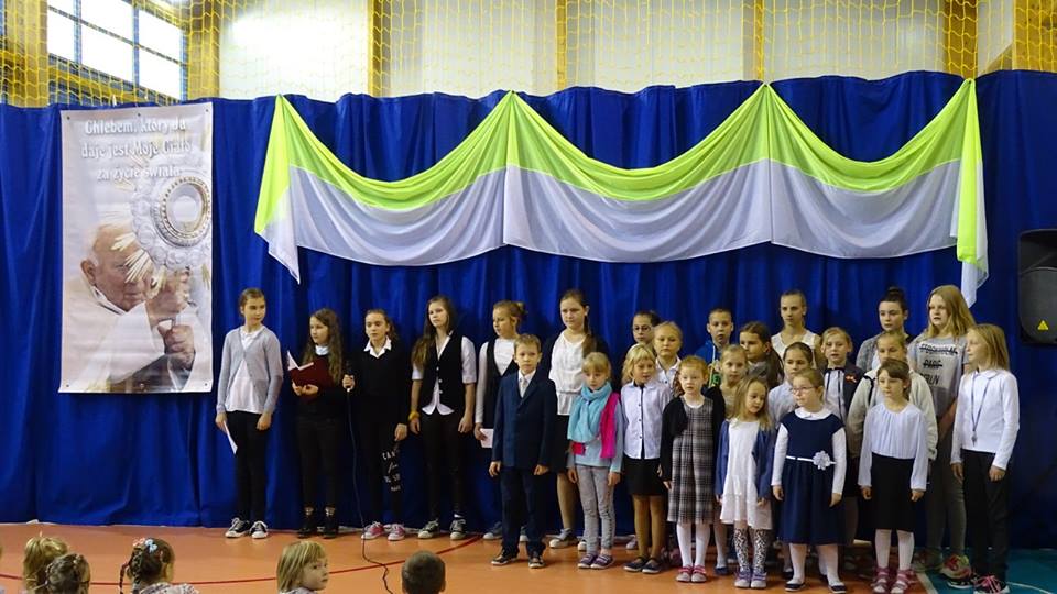 Dzień Papieski w Szkole Podstawowej im. W. Szymborskiej w Konikowie Dzień Papieski w Szkole Podstawowej im. W. Szymborskiej w Konikowie