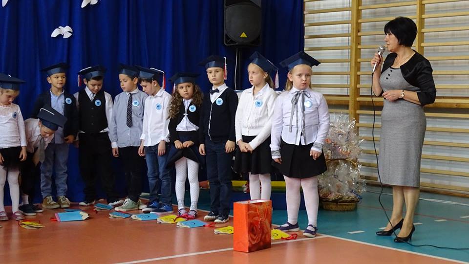 Ślubowanie Klas I Szkoły Podstawowej im. Wisławy Szymborskiej w Konikowie