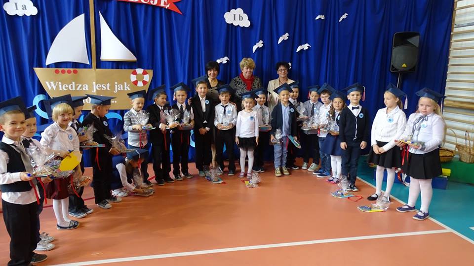 Ślubowanie Klas I Szkoły Podstawowej im. Wisławy Szymborskiej w Konikowie