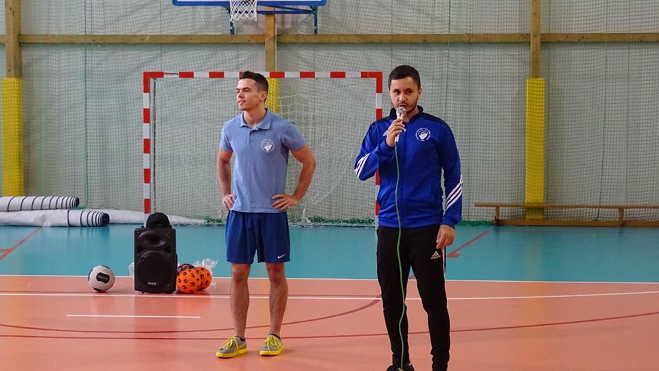 Spotkanie z niepowtarzalnym sportowcem w Szkole Podstawowej w Konikowie Spotkanie z niepowtarzalnym sportowcem w Szkole Podstawowej w Konikowie