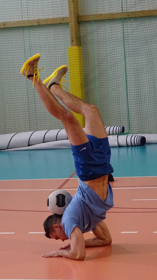 Spotkanie z niepowtarzalnym sportowcem w Szkole Podstawowej w Konikowie Spotkanie z niepowtarzalnym sportowcem w Szkole Podstawowej w Konikowie