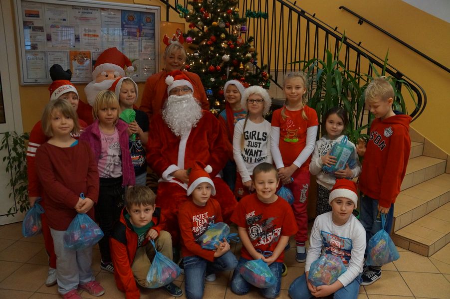 Święty Mikołaj w Szkole Podstawowej w Dunowie Święty Mikołaj w Szkole Podstawowej w Dunowie