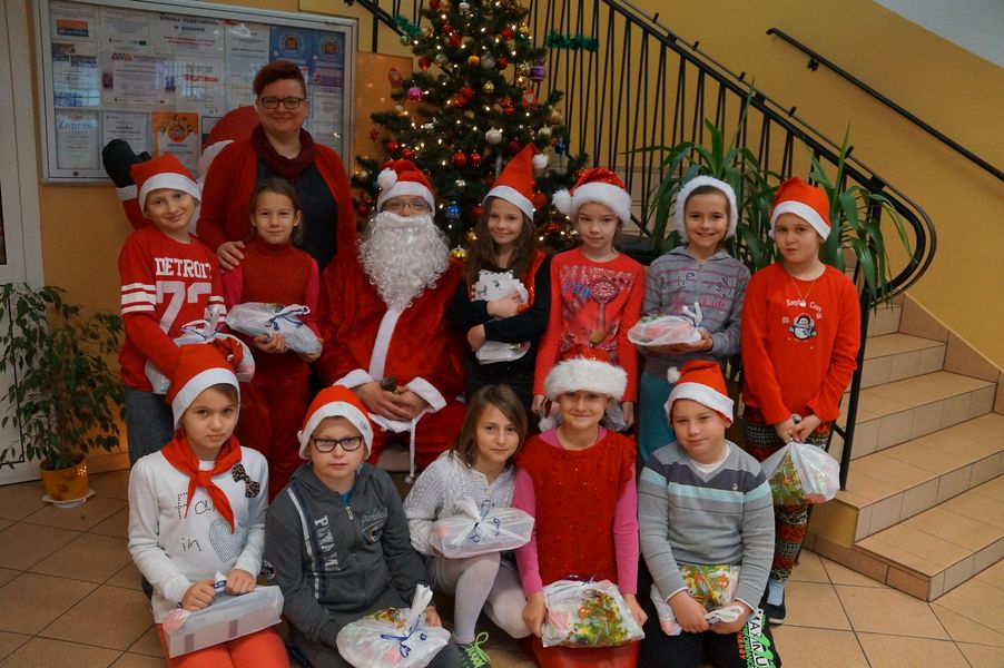 Święty Mikołaj w Szkole Podstawowej w Dunowie Święty Mikołaj w Szkole Podstawowej w Dunowie