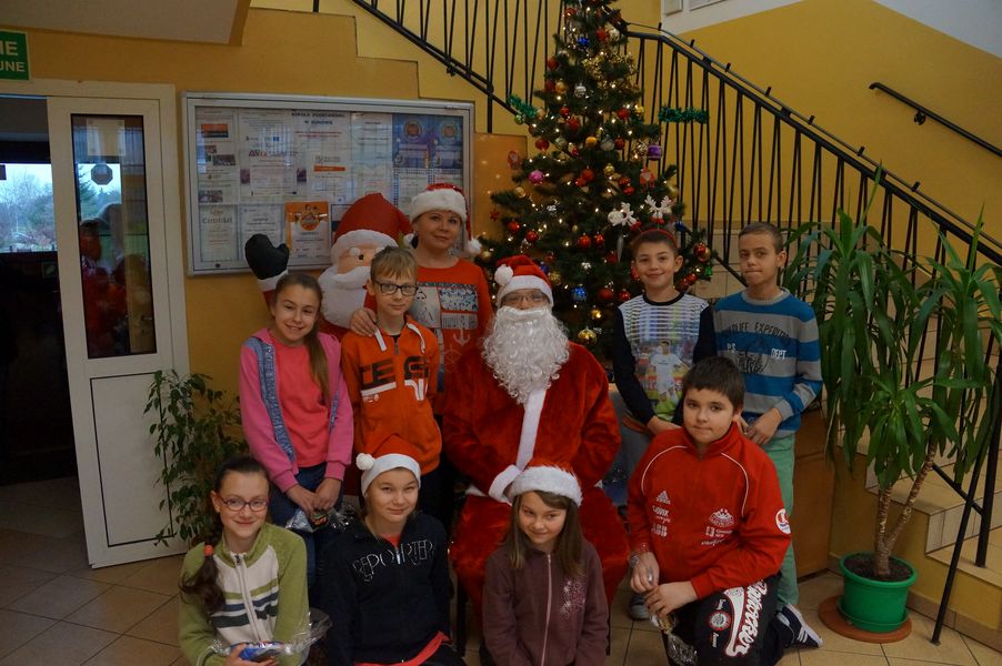 Święty Mikołaj w Szkole Podstawowej w Dunowie Święty Mikołaj w Szkole Podstawowej w Dunowie