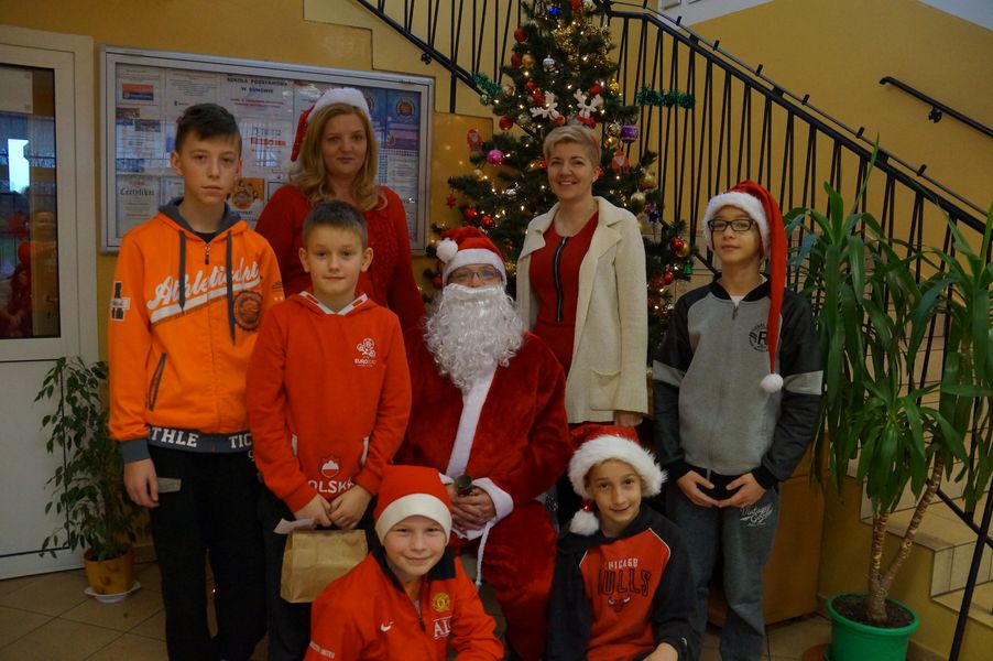 Święty Mikołaj w Szkole Podstawowej w Dunowie Święty Mikołaj w Szkole Podstawowej w Dunowie