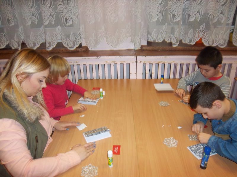 Świąteczne zajęcia scrapbookingu w Szkole Podstawowej w Konikowie
