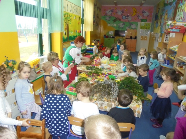 Kolorowe palmy wielkanocne palmy