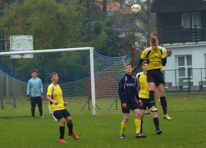 Zwycięstwo trampkarzy, porażki juniorów i seniorów