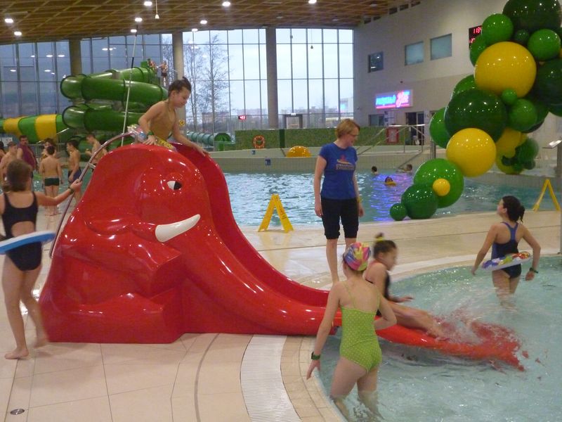 Uczniowie kl. 4-6 SP w Dunowie w parku wodnym