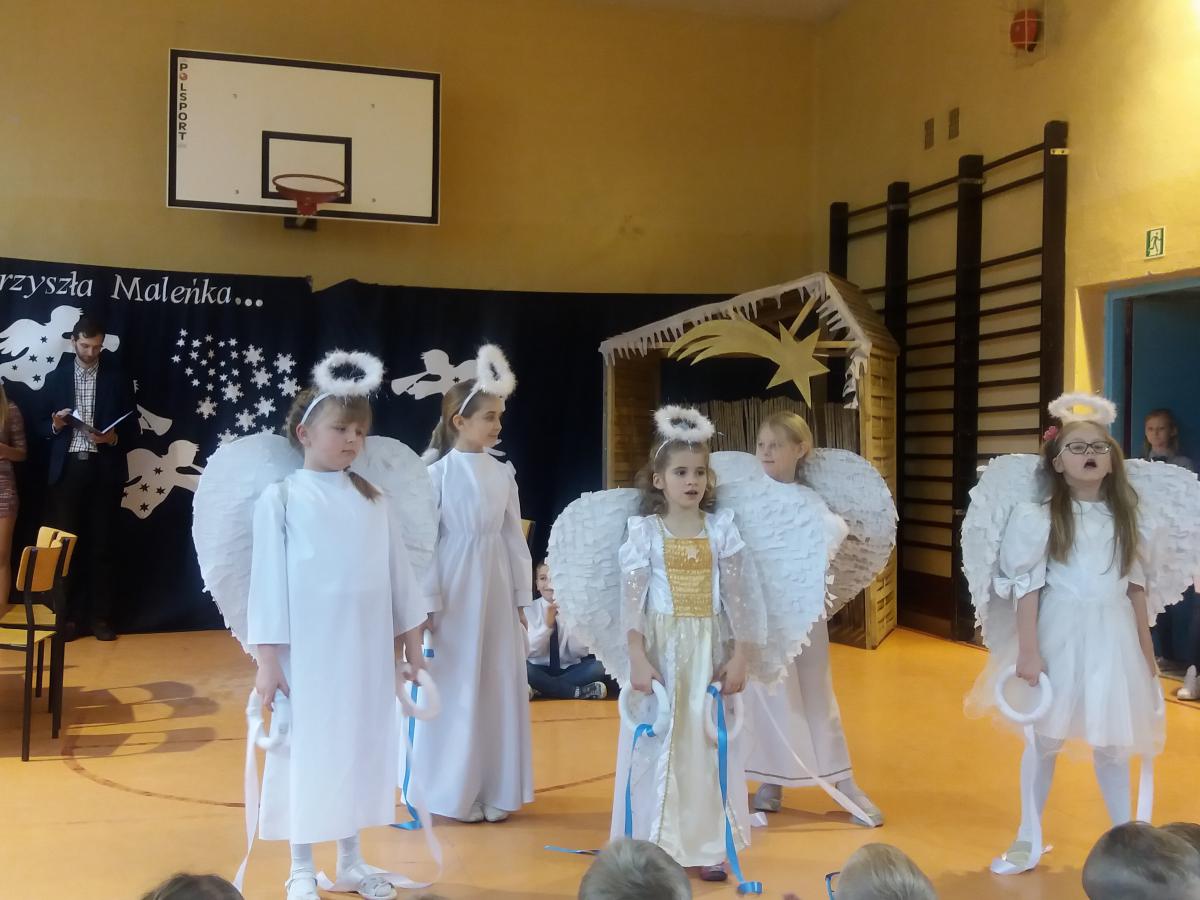 uroczysty apel z okazji zbliżających się Świąt Bożego Narodzenia.